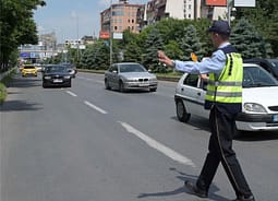 Policia me kontrolle të përforcuara për mosrespektimin e rregullave të përparësisë së kalimit, regjistrohen 75 shkelje Policia me kontrolle të përforcuara për mosrespektimin e rregullave të përparësisë së kalimit, regjistrohen 75 shkelje