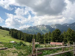 Kosova në mesin e vendeve me rritjen më të madhe të turizmit në Evropë, renditet e 6-ta për net-qëndrime Kosova në mesin e vendeve me rritjen më të madhe të turizmit në Evropë, renditet e 6-ta për net-qëndrime