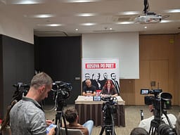 “Liria ka Emër” i fton Kurtin, Hamzën, Abdixhikun e Gjinin në marsh: Jo për fushatë, për Kosovën “Liria ka Emër” i fton Kurtin, Hamzën, Abdixhikun e Gjinin në marsh: Jo për fushatë, për Kosovën