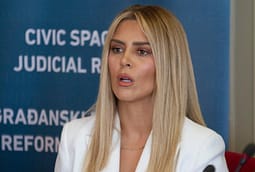 Deliu-Kodra: Në ora 11:00 do të jemi në Kuvend, as Kurti e as LVV-ja s’mund ta marrin peng Republikën Deliu-Kodra: Në ora 11:00 do të jemi në Kuvend, as Kurti e as LVV-ja s’mund ta marrin peng Republikën