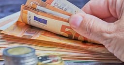 Shqipëria e Kosova me pagat më të ulëta në rajon, Europa mesatarisht paguan pesë herë më shumë Shqipëria e Kosova me pagat më të ulëta në rajon, Europa mesatarisht paguan pesë herë më shumë