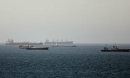 Incident në ngushticën e Hormuzit: Dy tankerë godasin mina gjatë lundrimit, humbin jetën 2 marinarë filipinas Incident në ngushticën e Hormuzit: Dy tankerë godasin mina gjatë lundrimit, humbin jetën 2 marinarë filipinas