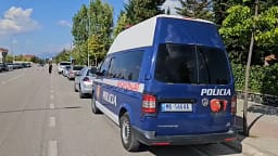 Të shtëna me armë zjarri në Korçë, një person plagoset nga kushëriri i tij, autori shpallet në kërkim Të shtëna me armë zjarri në Korçë, një person plagoset nga kushëriri i tij, autori shpallet në kërkim