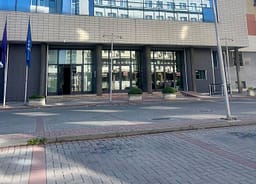 Policia thotë se ndaloi parkimin e veturave te Kuvendi dhe Presidenca për shkak të pastrimit të oborrit Policia thotë se ndaloi parkimin e veturave te Kuvendi dhe Presidenca për shkak të pastrimit të oborrit