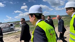 Kurti nuk u përgjigjet pretendimeve të Osmanit për “takimin me Vuçiqin e Lajçakun” Kurti nuk u përgjigjet pretendimeve të Osmanit për “takimin me Vuçiqin e Lajçakun”