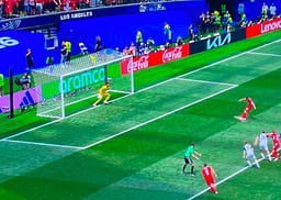 Zvicra me fitore bindëse kundër Bosnjës, shënon Xhaka Zvicra me fitore bindëse kundër Bosnjës, shënon Xhaka