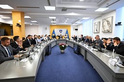 Qeveria në detyrë emëron komisione për pranimin e dhjetëra pozitave të larta drejtuese Qeveria në detyrë emëron komisione për pranimin e dhjetëra pozitave të larta drejtuese