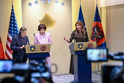 Dekreti i shtetësisë së Kosovës për Joe DioGuardit dhe Shirley Cloyes DioGuardit, Haxhiu: Ishit miq të Kosovës përpara se ajo të bëhej shtet, prej sot jeni edhe qytetarë të saj Dekreti i shtetësisë së Kosovës për Joe DioGuardit dhe Shirley Cloyes DioGuardit, Haxhiu: Ishit miq të Kosovës përpara se ajo të bëhej shtet, prej sot jeni edhe qytetarë të saj
