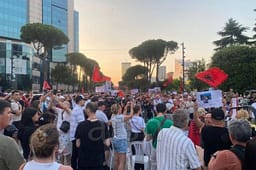 Protesta e 30-të radhazi për Zvërnecin në Tiranë Protesta e 30-të radhazi për Zvërnecin në Tiranë