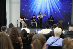 Pesë specializime në programin e Muzikës Moderne në UBT, studio në nivelin Bachelor në programin e parë të këtij lloji në Kosovë Pesë specializime në programin e Muzikës Moderne në UBT, studio në nivelin Bachelor në programin e parë të këtij lloji në Kosovë