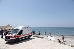 Tragjedi në Durrës, 11-vjeçari mbytet në det Tragjedi në Durrës, 11-vjeçari mbytet në det