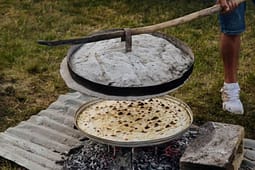 Festa e lakrorit në Polenë, traditë që mbledh mijëra vizitorë Festa e lakrorit në Polenë, traditë që mbledh mijëra vizitorë