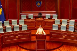 Kabashi-Ramaj nga foltorja e Kuvendit: Deputeti Kurti po e çon vendin drejt autokracisë, të konstituohet Kuvendi Kabashi-Ramaj nga foltorja e Kuvendit: Deputeti Kurti po e çon vendin drejt autokracisë, të konstituohet Kuvendi