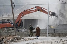Forcat izraelite arrestojnë 21 palestinezë, përfshirë një gazetar, në Bregun Perëndimor të pushtuar Forcat izraelite arrestojnë 21 palestinezë, përfshirë një gazetar, në Bregun Perëndimor të pushtuar