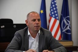 Lladrovci e falënderon “Qytetaren e Nderit” Ana Roch: Miqtë sikur ju, i japin vlerë shtetit tonë Lladrovci e falënderon “Qytetaren e Nderit” Ana Roch: Miqtë sikur ju, i japin vlerë shtetit tonë