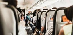 Çfarë i ndodh në të vërtetë trupit tuaj kur fluturoni me aeroplan? Çfarë i ndodh në të vërtetë trupit tuaj kur fluturoni me aeroplan?