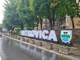 Lista Serbe kërkon heqjen e simbolit “Unë e dua Mitrovicën” në Mitrovicën e Veriut Lista Serbe kërkon heqjen e simbolit “Unë e dua Mitrovicën” në Mitrovicën e Veriut