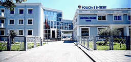 Policia dhe RENEA operacion në Fushë-Krujë për kapjen e një personi, nuk gjendet në banesë -sekuestrohet 1 pistoletë Policia dhe RENEA operacion në Fushë-Krujë për kapjen e një personi, nuk gjendet në banesë -sekuestrohet 1 pistoletë