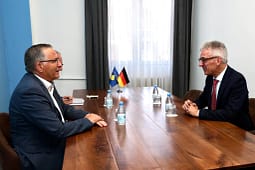 Hamza pret ambasadorin gjerman: Askush s’mund ta vendosë vullnetin politik mbi Kushtetutën Hamza pret ambasadorin gjerman: Askush s’mund ta vendosë vullnetin politik mbi Kushtetutën