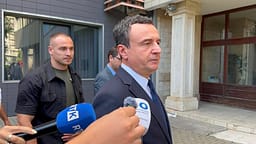 Kurti s’tregon nëse do të propozojë emër konkret në takimin me LDK’në: Të shohim si mund t’i konstituojmë të gjitha institucionet Kurti s’tregon nëse do të propozojë emër konkret në takimin me LDK’në: Të shohim si mund t’i konstituojmë të gjitha institucionet