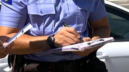 Policia shqipton mbi 2,500 gjoba për 24 orë, 20 persona të arrestuar Policia shqipton mbi 2,500 gjoba për 24 orë, 20 persona të arrestuar