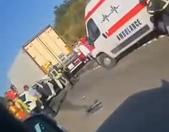 Aksident i rëndë në autostradën “Ibrahim Rugova”, përplasen kamioni dhe vetura Aksident i rëndë në autostradën “Ibrahim Rugova”, përplasen kamioni dhe vetura