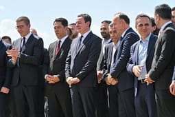 Kurti falënderon edhe në maqedonisht në Bllacë, thotë se koalicioni i partive shqiptare po bën punë të mira e të mbara Kurti falënderon edhe në maqedonisht në Bllacë, thotë se koalicioni i partive shqiptare po bën punë të mira e të mbara