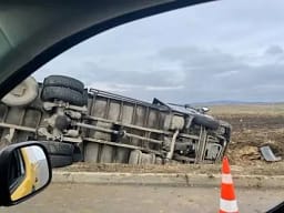 Përplasen dy kamionë në autostradën “Ibrahim Rugova”, dy të lënduar- policia jep detaje Përplasen dy kamionë në autostradën “Ibrahim Rugova”, dy të lënduar- policia jep detaje