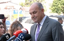Hoxhaj: Nuk e bojkotojmë seancën ndonëse është situatë anarkike sepse qëllimi i Kurtit është të na fajësojë Hoxhaj: Nuk e bojkotojmë seancën ndonëse është situatë anarkike sepse qëllimi i Kurtit është të na fajësojë