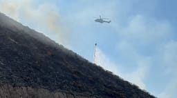 Zjarret në Shqipëri, 4 vatra aktive, Ministria e Mbrojtjes: Nuk ka rrezik për zonat e banuara Zjarret në Shqipëri, 4 vatra aktive, Ministria e Mbrojtjes: Nuk ka rrezik për zonat e banuara