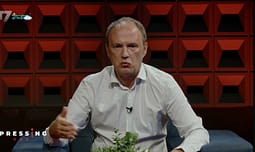 Petrit Selimi thotë se Kurti ka dëshirë të thirret “Baba” nga simpatizantët e tij Petrit Selimi thotë se Kurti ka dëshirë të thirret “Baba” nga simpatizantët e tij