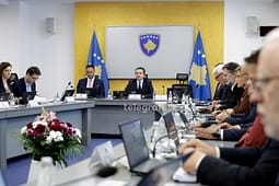 Qeveria në detyrë zhvillon mbledhje elektronike, miraton mbi 5.6 milionë euro transfere Qeveria në detyrë zhvillon mbledhje elektronike, miraton mbi 5.6 milionë euro transfere