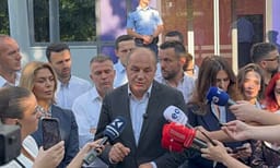 Hoxhaj, Kurtit: Dil nga zyra, o deputet uzurpues! Hoxhaj, Kurtit: Dil nga zyra, o deputet uzurpues!