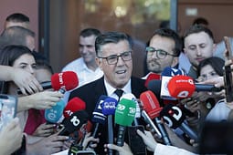 Haziri paralajmëron veprime për bashkëpunimin LDK–LVV: Nesër nis përmbushja e kërkesës së dytë Haziri paralajmëron veprime për bashkëpunimin LDK–LVV: Nesër nis përmbushja e kërkesës së dytë
