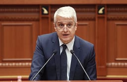Majko: Spajiq të ofrojë prova për deklaratën e “sulmit” ndaj Malit të Zi, në të kundërtën i bie që foli me emocione Majko: Spajiq të ofrojë prova për deklaratën e “sulmit” ndaj Malit të Zi, në të kundërtën i bie që foli me emocione