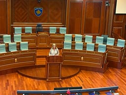 Deputetja e Aleancës: Afrim Bunjakut i shkuan në varrim, e në anën tjetër i ndreqin vagonat në Serbi Deputetja e Aleancës: Afrim Bunjakut i shkuan në varrim, e në anën tjetër i ndreqin vagonat në Serbi