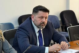 Bekë Berisha: Duhet me ia marrë qeverinë këtij njeriu të keq – jo më me konferenca për media Bekë Berisha: Duhet me ia marrë qeverinë këtij njeriu të keq – jo më me konferenca për media