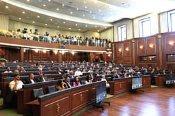 A mund të fajësohen gjashtë deputetë për dështimin e zgjedhjes së presidentit? A mund të fajësohen gjashtë deputetë për dështimin e zgjedhjes së presidentit?