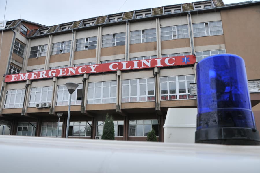 Me makinën e punës u përplas me trenin, vdes në QKUK personi që u aksidentua disa ditë më parë Me makinën e punës u përplas me trenin, vdes në QKUK personi që u aksidentua disa ditë më parë