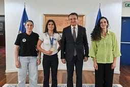 Kurti pret Donjeta Sadikun pas suksesit në Taranto: Medaljen e artë ia dedikoi Kosovës Kurti pret Donjeta Sadikun pas suksesit në Taranto: Medaljen e artë ia dedikoi Kosovës