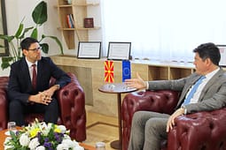 Ferati–Rokas: Bashkëpunimi me BE-në për zhvillim të barabartë dhe institucione më të forta Ferati–Rokas: Bashkëpunimi me BE-në për zhvillim të barabartë dhe institucione më të forta