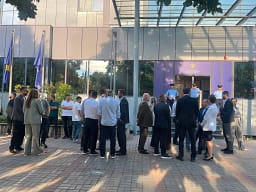 PDK dhe Aleanca për të katërtën javë para Qeverisë, u bashkohen edhe aktivistë nga Prishtina PDK dhe Aleanca për të katërtën javë para Qeverisë, u bashkohen edhe aktivistë nga Prishtina