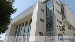 “E plagosi në këmbë”, një muaj paraburgim për tre të pandehurit në Gjakovë “E plagosi në këmbë”, një muaj paraburgim për tre të pandehurit në Gjakovë