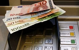 Ankthi për luftën, zjarret dhe sulmet kibernetike çon në rritje të stoqeve të parave të gatshme në BE Ankthi për luftën, zjarret dhe sulmet kibernetike çon në rritje të stoqeve të parave të gatshme në BE