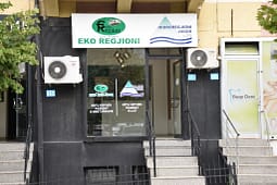 Arrestohet një person në Prizren, dyshohet se sulmoi me sprej katër punëtorë të “Eko Regjionit” Arrestohet një person në Prizren, dyshohet se sulmoi me sprej katër punëtorë të “Eko Regjionit”