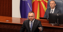 Toshkovski: Udhëheqësi i rinsisë “Të Majtës” u arrestua sepse u bërtiti “vrasës” fëmijëve 14-vjeçarë, jo për shkak të flamurit palestinez Toshkovski: Udhëheqësi i rinsisë “Të Majtës” u arrestua sepse u bërtiti “vrasës” fëmijëve 14-vjeçarë, jo për shkak të flamurit palestinez