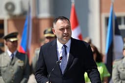 Reagon ministri i Mbrojtjes së Shqipërisë: Turp i madh të flitet në emër të UÇK-së për përfitime politike Reagon ministri i Mbrojtjes së Shqipërisë: Turp i madh të flitet në emër të UÇK-së për përfitime politike
