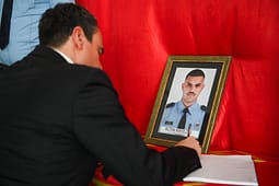 Kurti: Altin Kryeziu do të kujtohet si zyrtar shembullor që shërbeu me profesionalizëm Kurti: Altin Kryeziu do të kujtohet si zyrtar shembullor që shërbeu me profesionalizëm