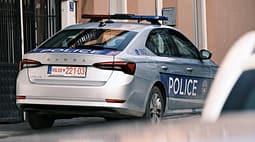 Fëmija 7-vjeç goditet nga vetura në Ferizaj, shoferi ikë nga vendi i ngjarjes Fëmija 7-vjeç goditet nga vetura në Ferizaj, shoferi ikë nga vendi i ngjarjes