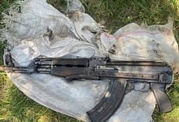 Policia gjen përsëri armë në Dren të Zubin Potokut, sekuestrohet një “AK-47” Policia gjen përsëri armë në Dren të Zubin Potokut, sekuestrohet një “AK-47”